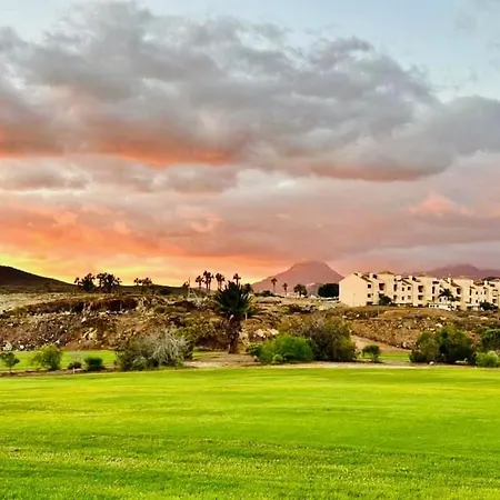 公寓式酒店 Fantastic Sea And Golf Course View House With 3 Bedrooms 圣米格尔德阿沃纳