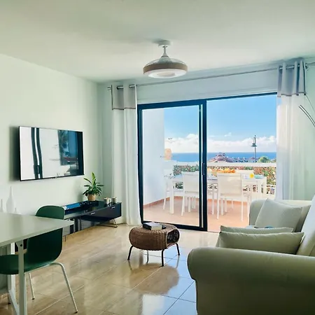 Fantastic Sea And Golf Course View House With 3 Bedrooms 圣米格尔德阿沃纳